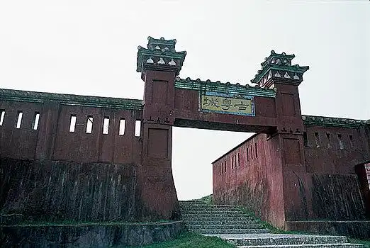 福建武夷山闽越王城遗址大门