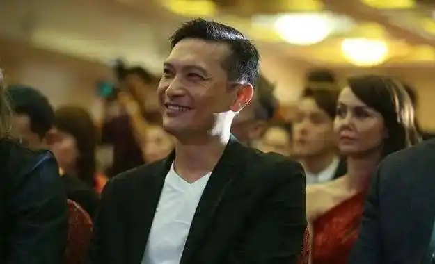 57岁陈锦鸿罕露面苍老过同场63岁欧阳震华曾传患病消瘦脸蜡黄