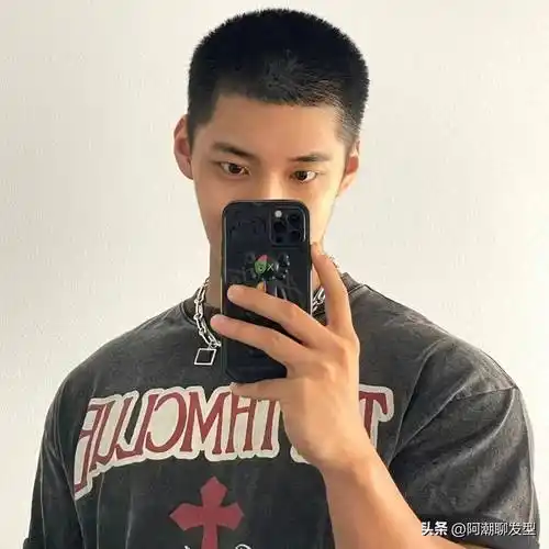 男生夏季"阳光短发"有哪些?留好这3款,清爽酷帅又时髦!