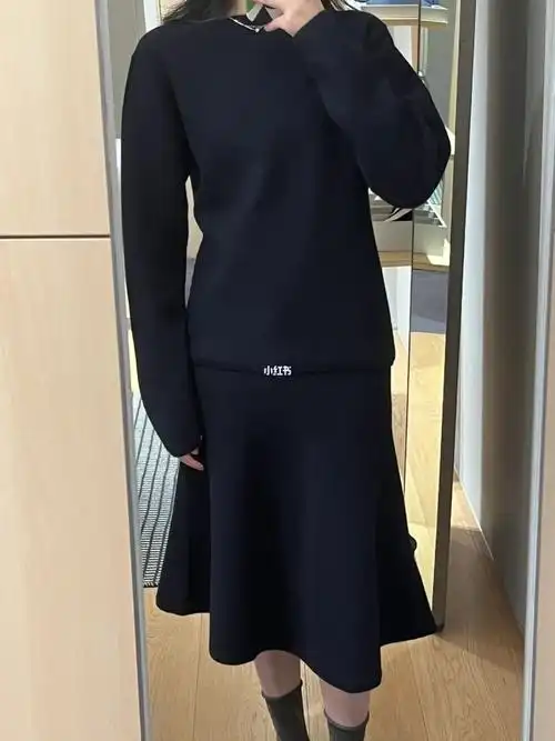 cos新品藏青色羊毛针织套装