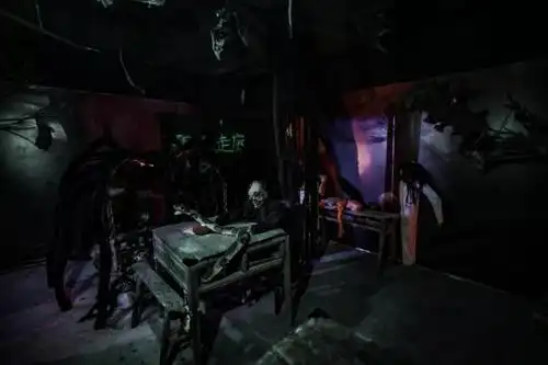 最蛊惑的鬼屋-金岗碑蛊村鬼怪作祟的荒废村落,总有村民离奇死亡,目之