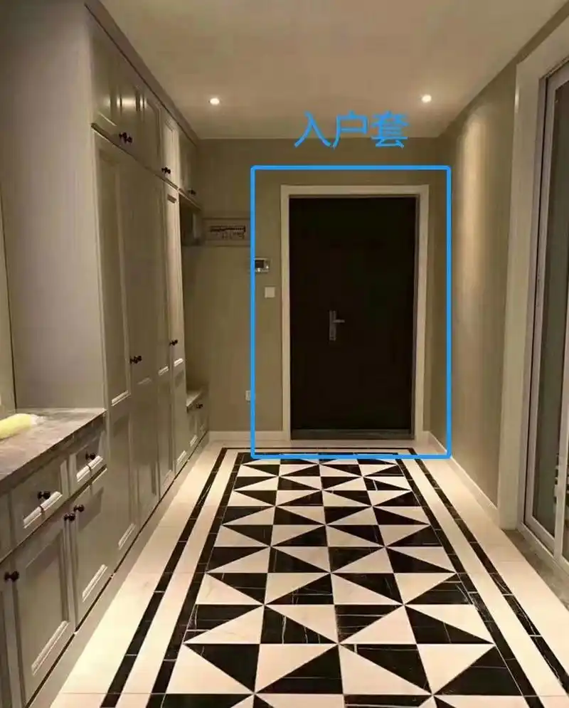 入户门套怎么选看过来 很多客户纠结入户门套颜色 有的觉得和入户门一