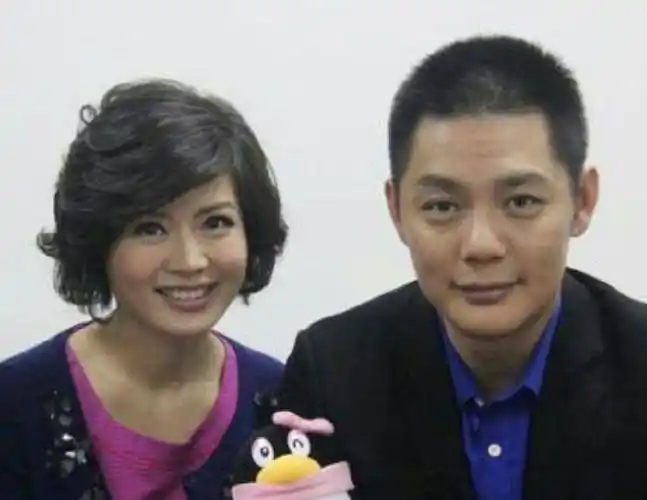 她为丈夫退居二线21年丈夫迎新欢进门不得已复出赚钱养家