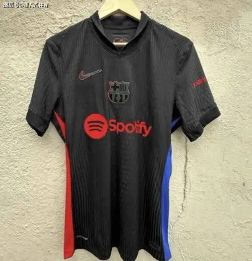 原创设计师怎么想到巴萨公布新赛季主客场球衣依旧丑出天际