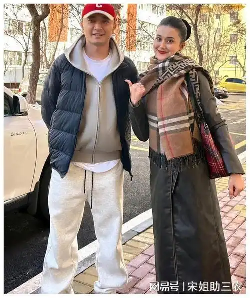 尼格买提家庭聚会给亲戚解释牌对不上,一家人都高颜值|小尼|迪丽热巴