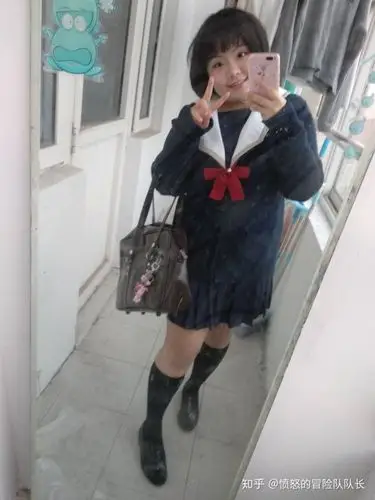 怎么看待胖一点的妹纸穿jk制服