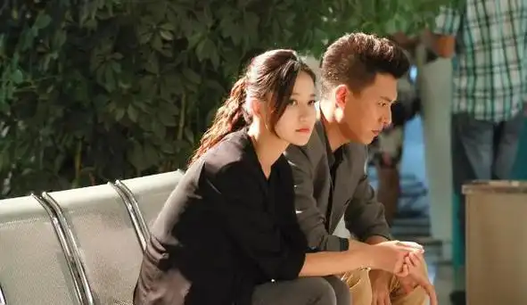 国产剧《守卫者·浮出水面》剧评:靳东沉稳帅气,演技很到位