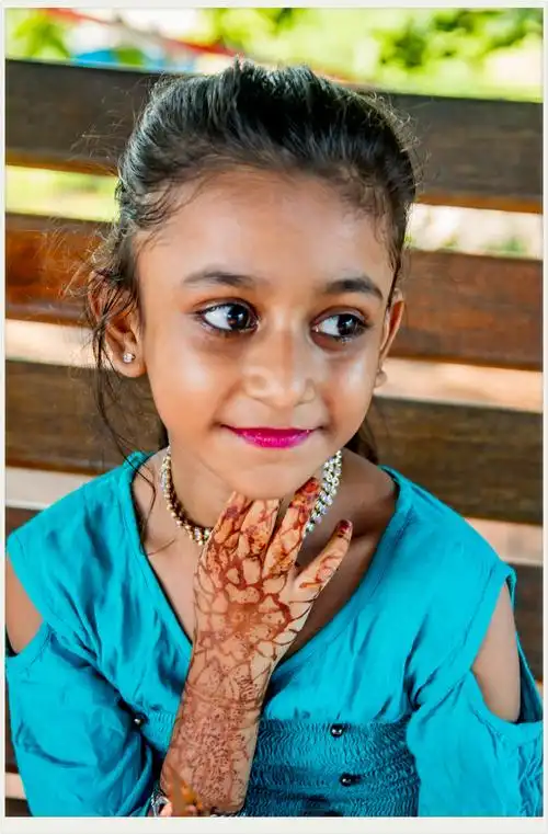 小女孩非常可爱