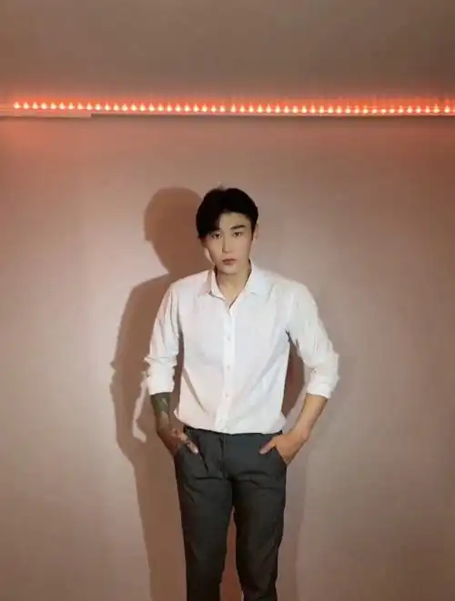 我是激光少年陈世镇!