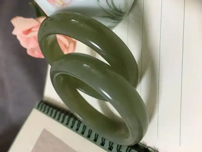 新疆玉石青玉和田玉湖水绿青海山料收藏传家带证书手饰珠宝手镯