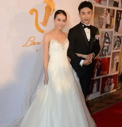 弦子李茂婚宴甜蜜亲吻自曝浴室裸体求婚