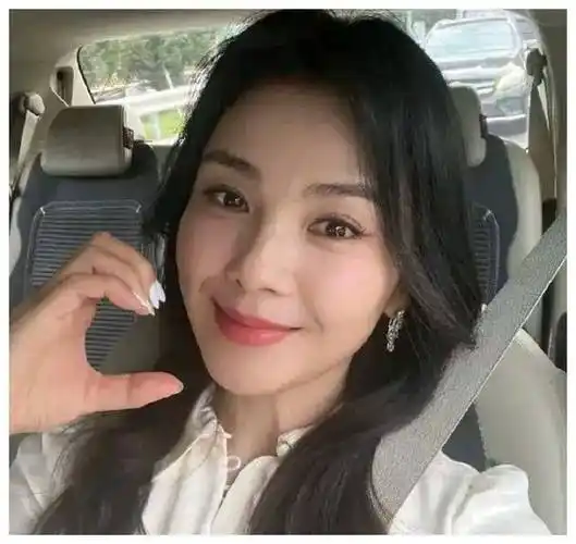 颧骨明显,法令纹加深,网友疑似医美效果不佳._状态_米兰_年龄