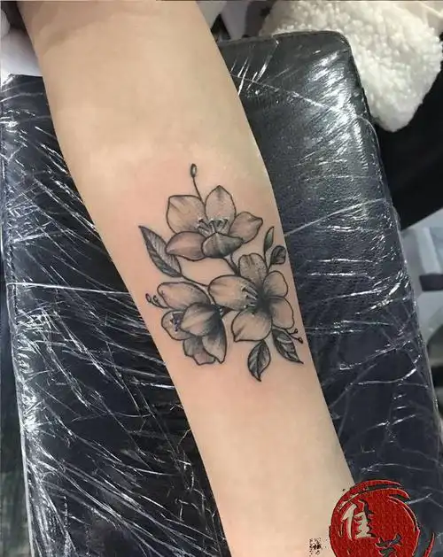 素花纹身图片_手臂纹身图案