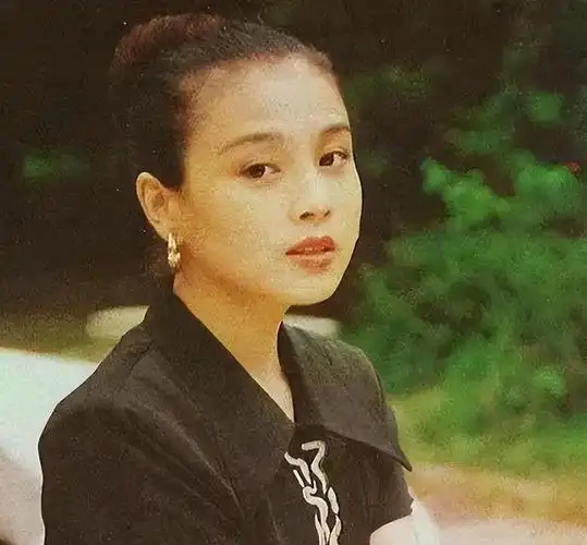 演员赵明明刚出产房就被离婚做单亲妈妈23年风光背后有心酸