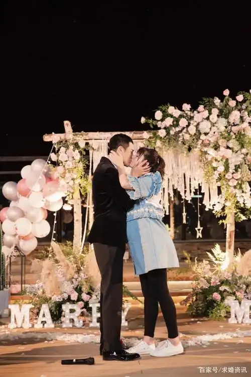 姜潮求婚麦迪娜,偶像剧的神仙爱情酸了万千网友,是真爱没错了