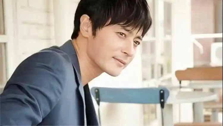 张东健:颜值不输玄彬,抛弃10年初恋娶高小英,因丑闻跌落神坛