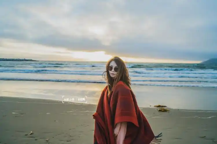 爱马仕羊毛斗篷披风