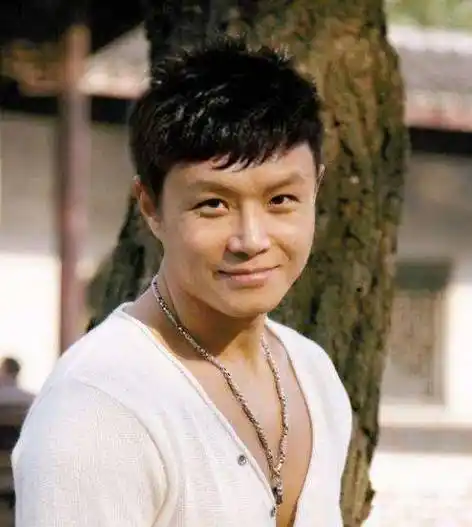 原创从金牌主持到参禅打坐退出荧屏后的乐嘉展现出不为人知的一面