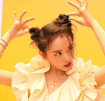 蒋依依终于对"哪吒头"下手了!看到照片的瞬间,男生都想娶回家