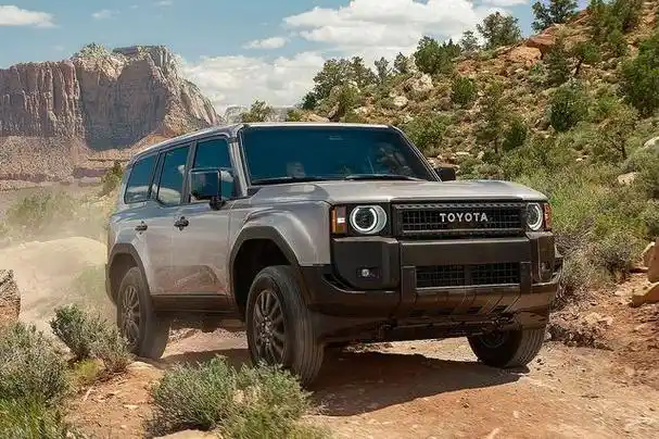 该新车于12 月 21 日上午 8 点在德国开放预订时,1,000辆汽车配额在30