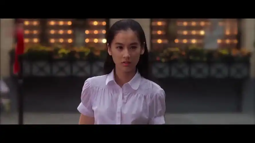 功夫:星爷为黄圣依开了个糖果店,两人再次相遇,这一幕太经典了_哔哩