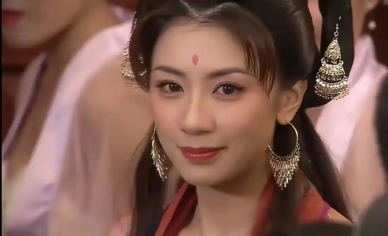 年轻时的贾静雯如果放到现在的浪姐,颜值应该可以排前几名吧!