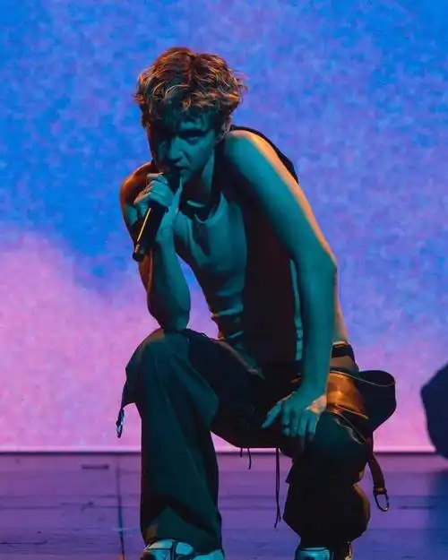 troye sivan 又有新男人了!