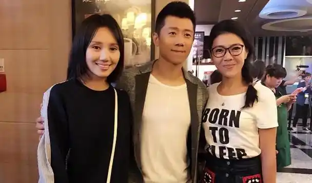 回顾夏雨:结婚不邀父亲婚后与母亲明算账,妻子袁泉为他感到心疼