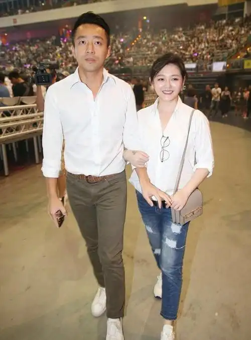 然而在安以轩的生日宴会上,汪小菲意外遇到了徐熙媛,也就是大s.