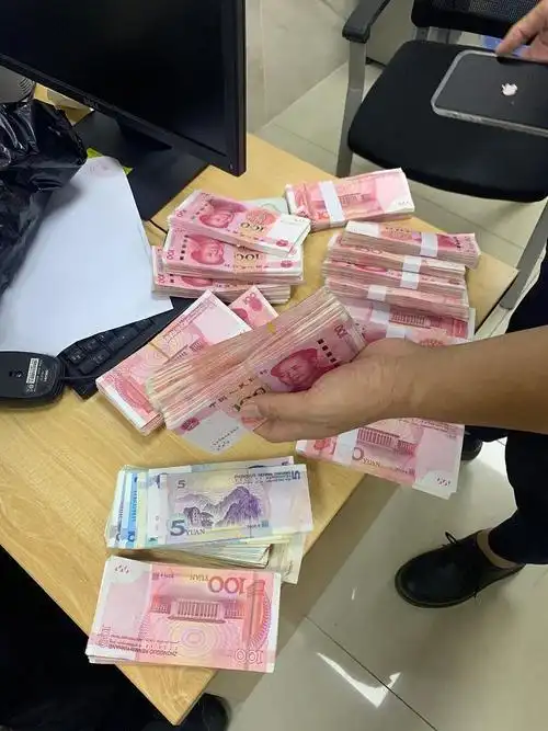 17万现金遗落早餐店龙华民警多方走访物归原主