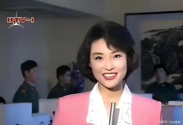 年轻时候在国外游玩的周涛,她和外国人玩的很开心|女主持_网易订阅