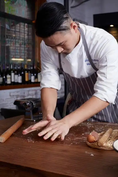 男模厨师吴治君放弃光鲜生活 泡厨房「再累都值得」