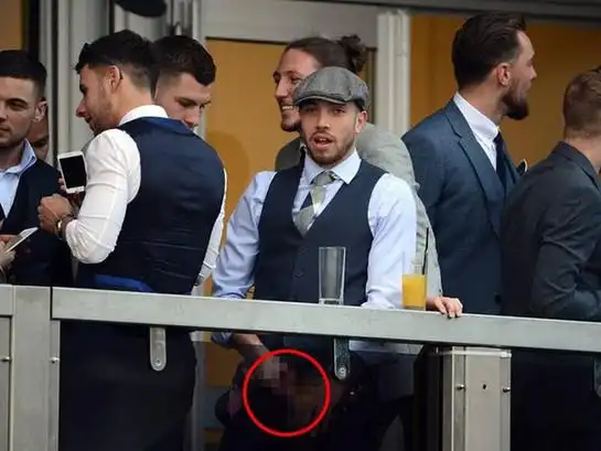 英国赛马节现不雅行为 球员酒杯里小便旁若无人