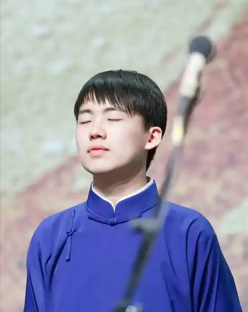 4岁被亲妈分手,从小被亲爹后妈打压的郭麒麟,才是人间清醒