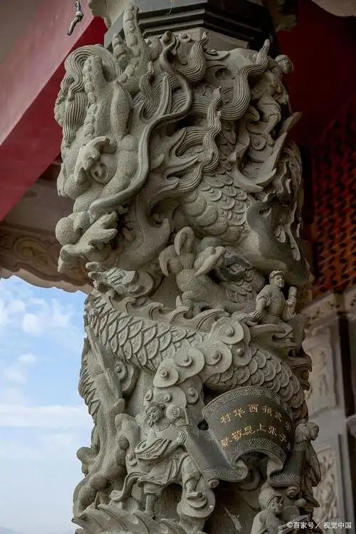 在我国的传统古建筑装饰上起着承上启下的一个至关重要的作用