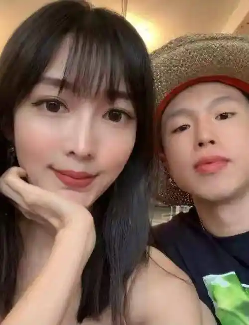 原创烧饼朱云峰拜师郭德纲走上人生巅峰娶美娇妻生子成赢家