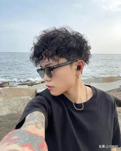 男生适合什么发型(清爽时髦的男士发型)(11)