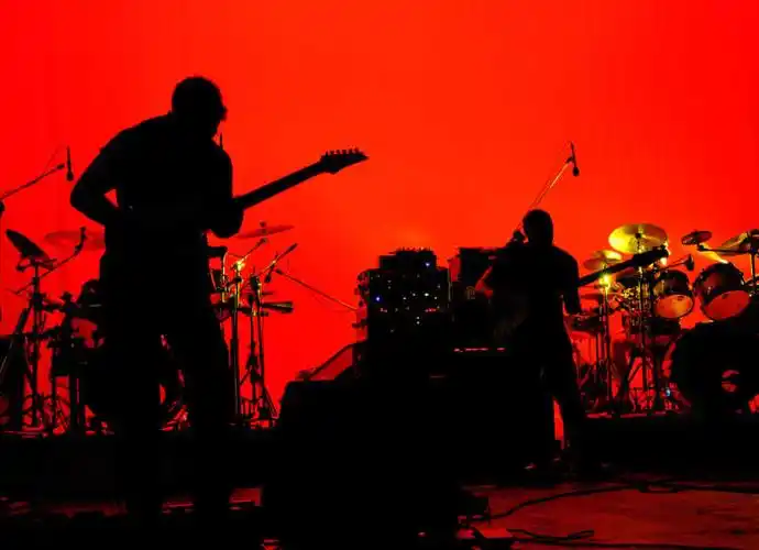 摇滚乐队的红色背景舞台