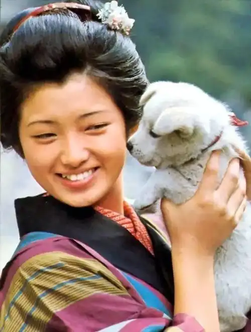 山口百惠旧照欣赏看了一遍又一遍再也没有这样的美女了