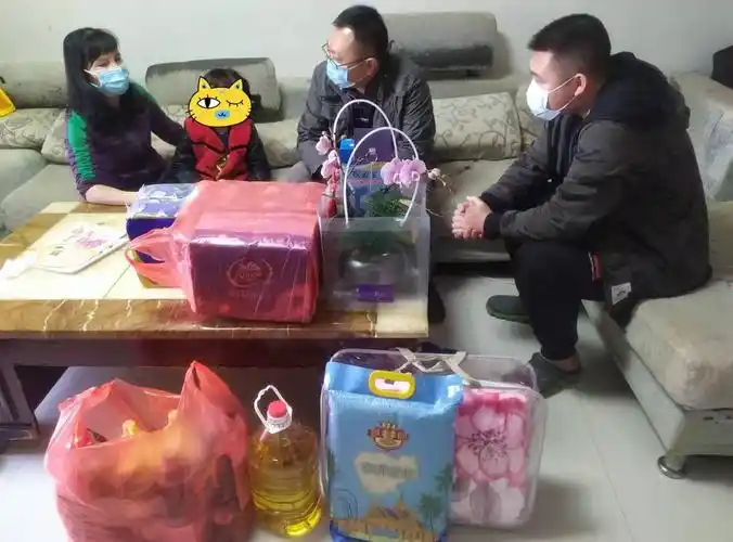 新春入户送关怀 情满南湾祥和年--南湾街道党工委与残联上门慰问残疾