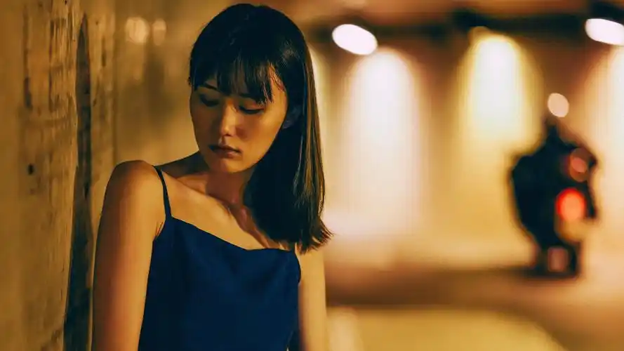 失恋非常难过的伤感女孩