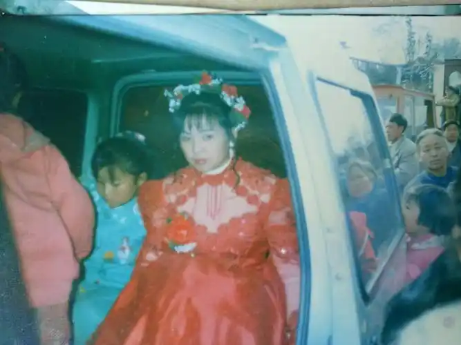 新娘子准备下车了