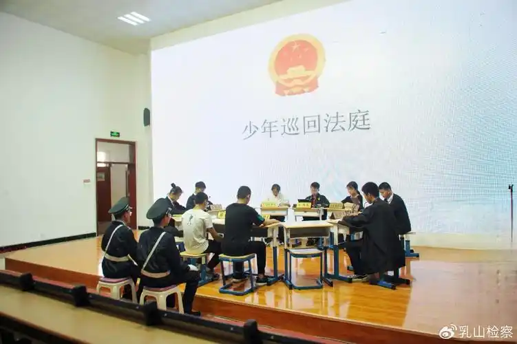 本次"模拟法庭"审理的是一起刚满14周岁的学生故意伤害致人重伤案