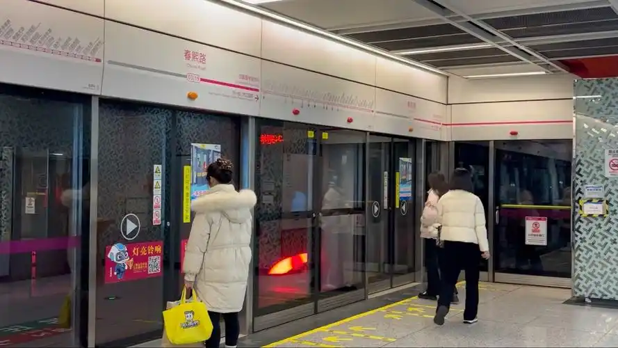 美妙的阿尔斯通牵引 成都地铁3号线 春熙路列车出站