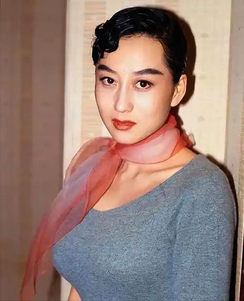 "倾国倾城"利智:赌王被其魅力折服,利智年轻时有多惊艳?-质信十强榜