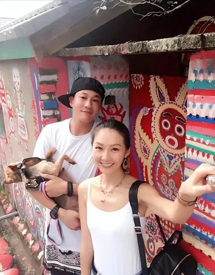 回顾何润东曾三次表白孙俪被拒41岁迎娶柜姐无子也幸福