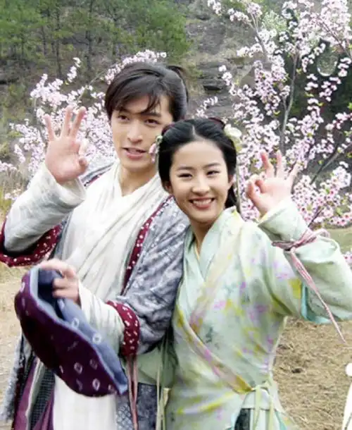 胡歌说没想到会和刘亦菲同台