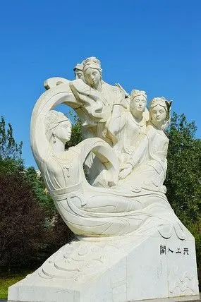 七仙女雕塑