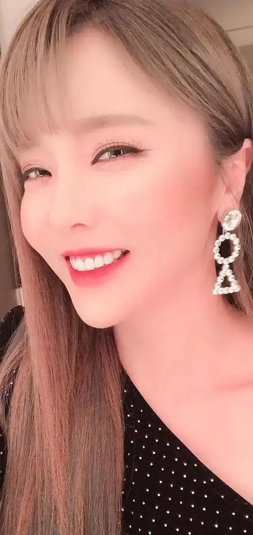 唯美图片洪真英