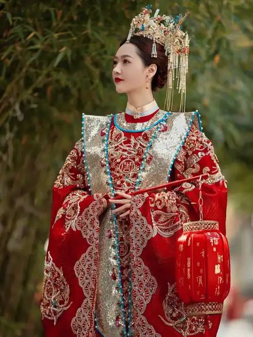 bling bling ～这套美绝了～#婚纱  #汉服  #中式婚礼  #中式嫁衣